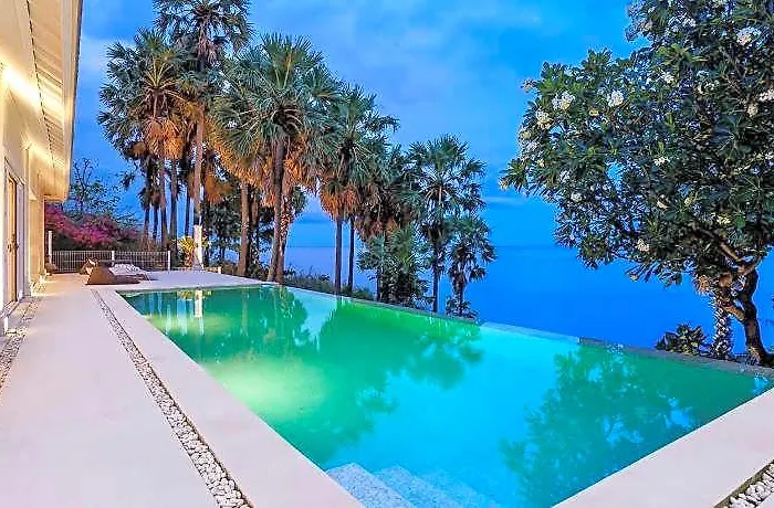 فندق Eden Roc Bunutan