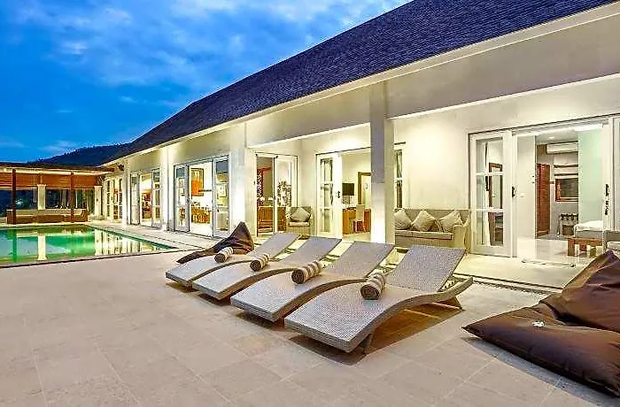 Eden Roc Hotel Bunutan